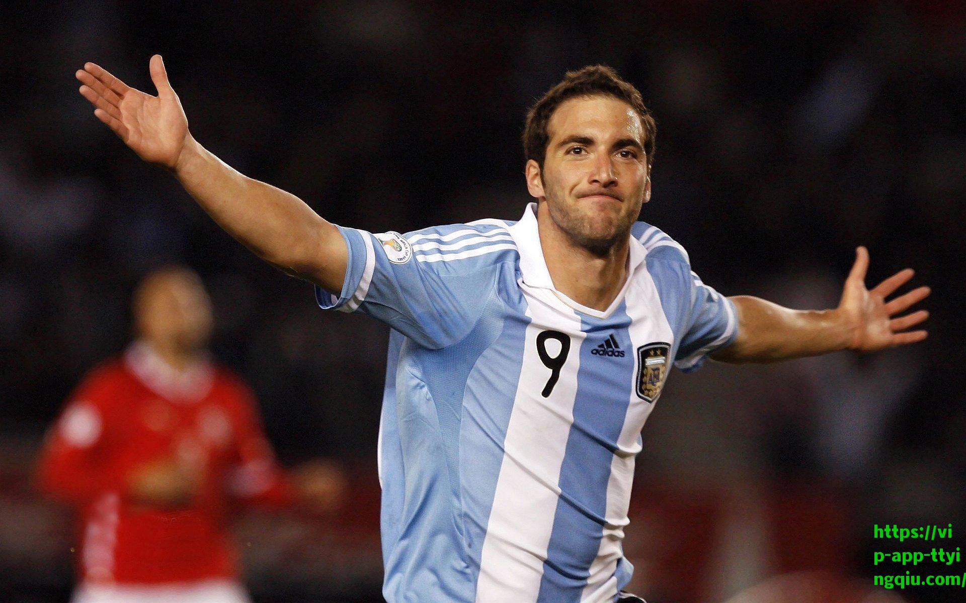 争议判罚！高诗岩抢断被吹双方违体，慢镜头显示未触及面部