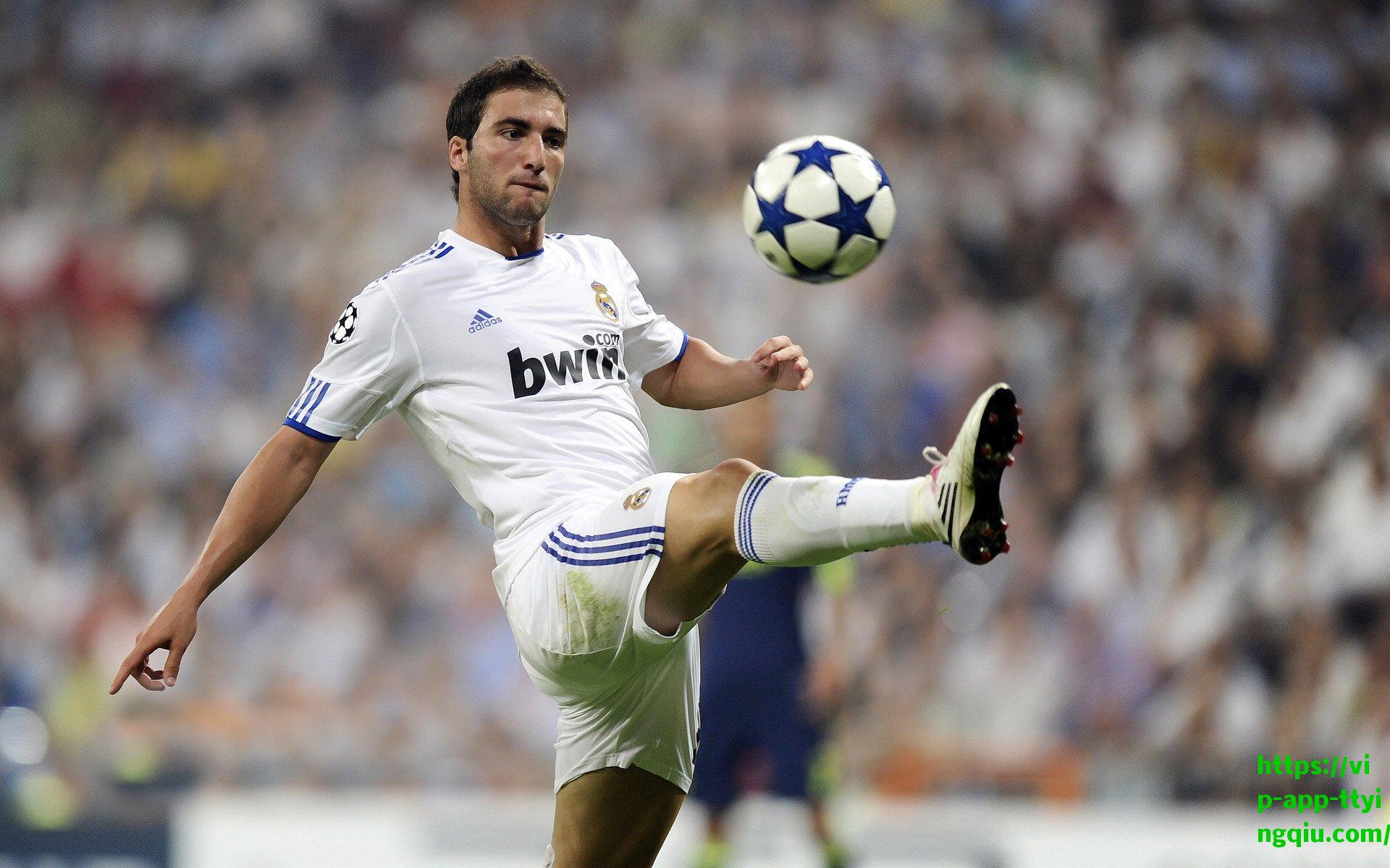 绝对硬汉永不言弃！小萨带伤奋战看齐科比精神